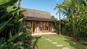 Family Villa | Garden view - Villa Little Mannao by Villa Finder (Kerobokan)