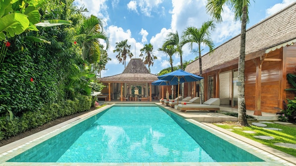 Outdoor pool - Villa Little Mannao by Villa Finder (Kerobokan)