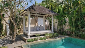 A covered outdoor seating area with a pool. - Villa Little Mannao by Villa Finder (Kerobokan)