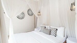 4 bedrooms, in-room safe, free WiFi, bed sheets - Villa Little Mannao by Villa Finder (Kerobokan)