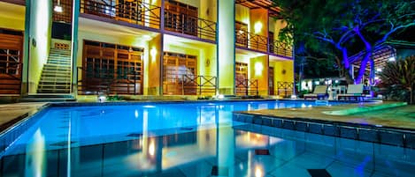 Außenpool, Liegestühle