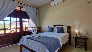 Minibar, escritorio, cunas gratuitas y camas plegables/adicionales