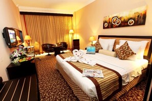 Minibar, in-room safe, desk, blackout drapes - Dorus Hotel (Dubai)