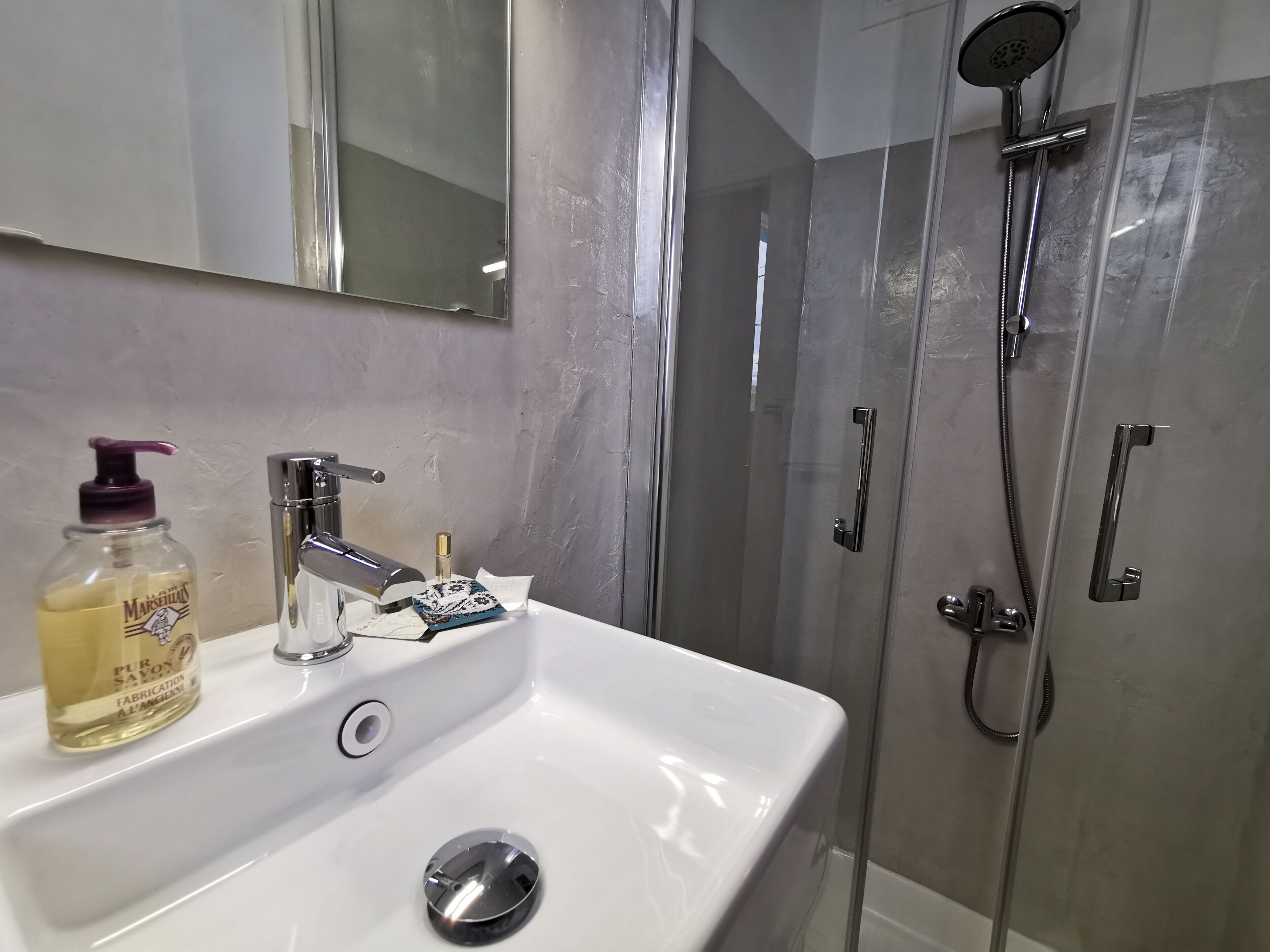 comfort double room, 1 double bed | bathroom | free toiletries, hair dryer, towels, toilet paper