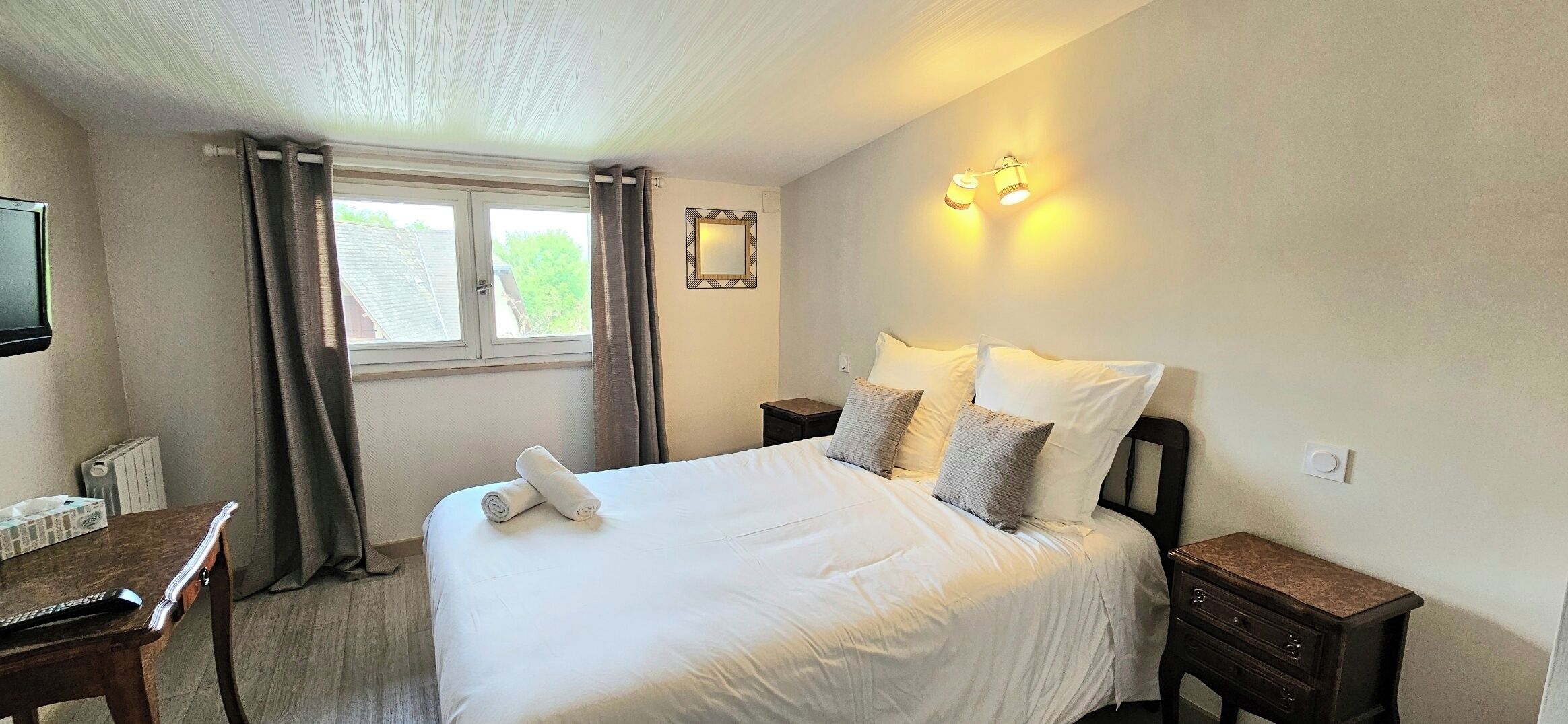 Standard Double Room, 1 Bedroom | Desk, laptop workspace, soundproofing, iron/ironing board