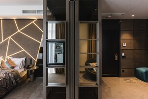 Luxury Suite, 1 Bedroom | Premium bedding, minibar, in-room safe, soundproofing