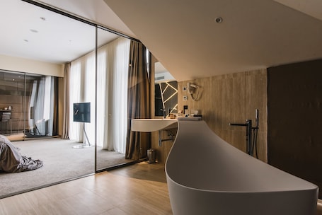 Luxury Suite, 1 Bedroom | Premium bedding, minibar, in-room safe, soundproofing. Noble Boutique Hotel