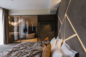 Luxury Suite, 1 Bedroom | Premium bedding, minibar, in-room safe, soundproofing