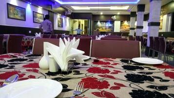 Breakfast, lunch, dinner served; Indian cuisine