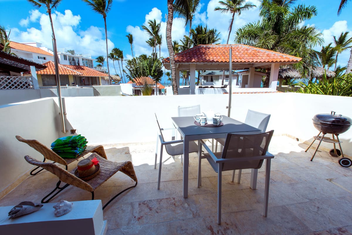 Deluxe Villa, 2 Bedrooms, Partial Ocean View, Beachside | Terrace/patio