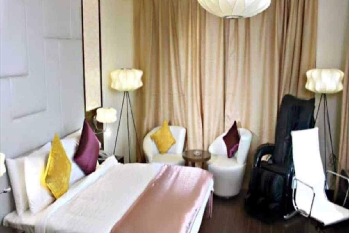 Suite | 1 kamar tidur, minibar, brankas, dan meja kerja