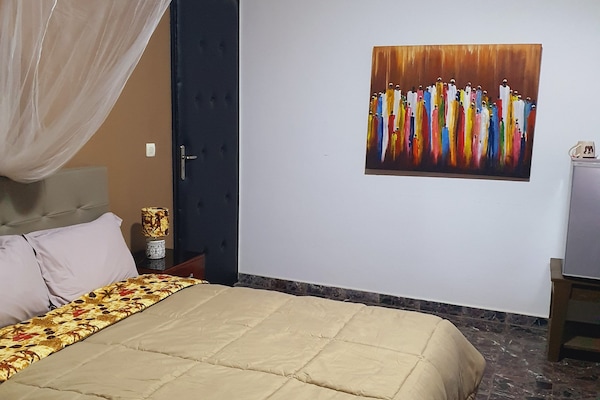 Deluxe-rum | Sängtillbehör av högsta kvalitet och minibar