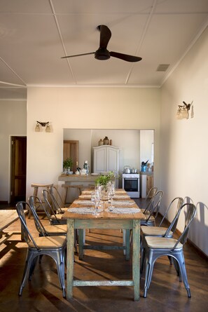Casa, 4 quartos, cozinha | Cozinha privada | Geladeira, cafeteira/chaleira, chaleira elétrica