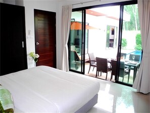 Villa, 2 Bedrooms | Seterika/papan seterika, katil bayi/kot (surcaj) 
