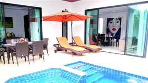 An indoor swimming pool with two lounge chairs and a table with chairs. - Intira Villa Rawai 2 bedrooms villa (Rawai)