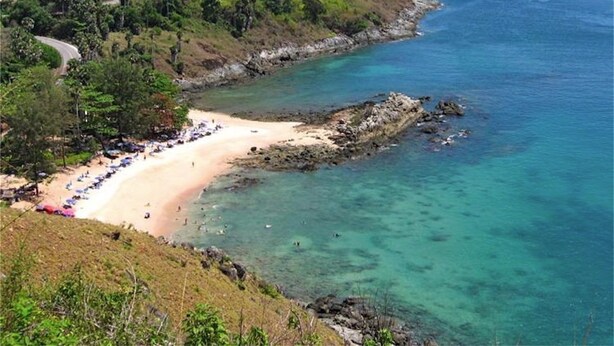 A coastal landscape with a winding road, a sandy beach, and clear turquoise waters. - Intira Villa Rawai 2 bedrooms villa (Rawai)