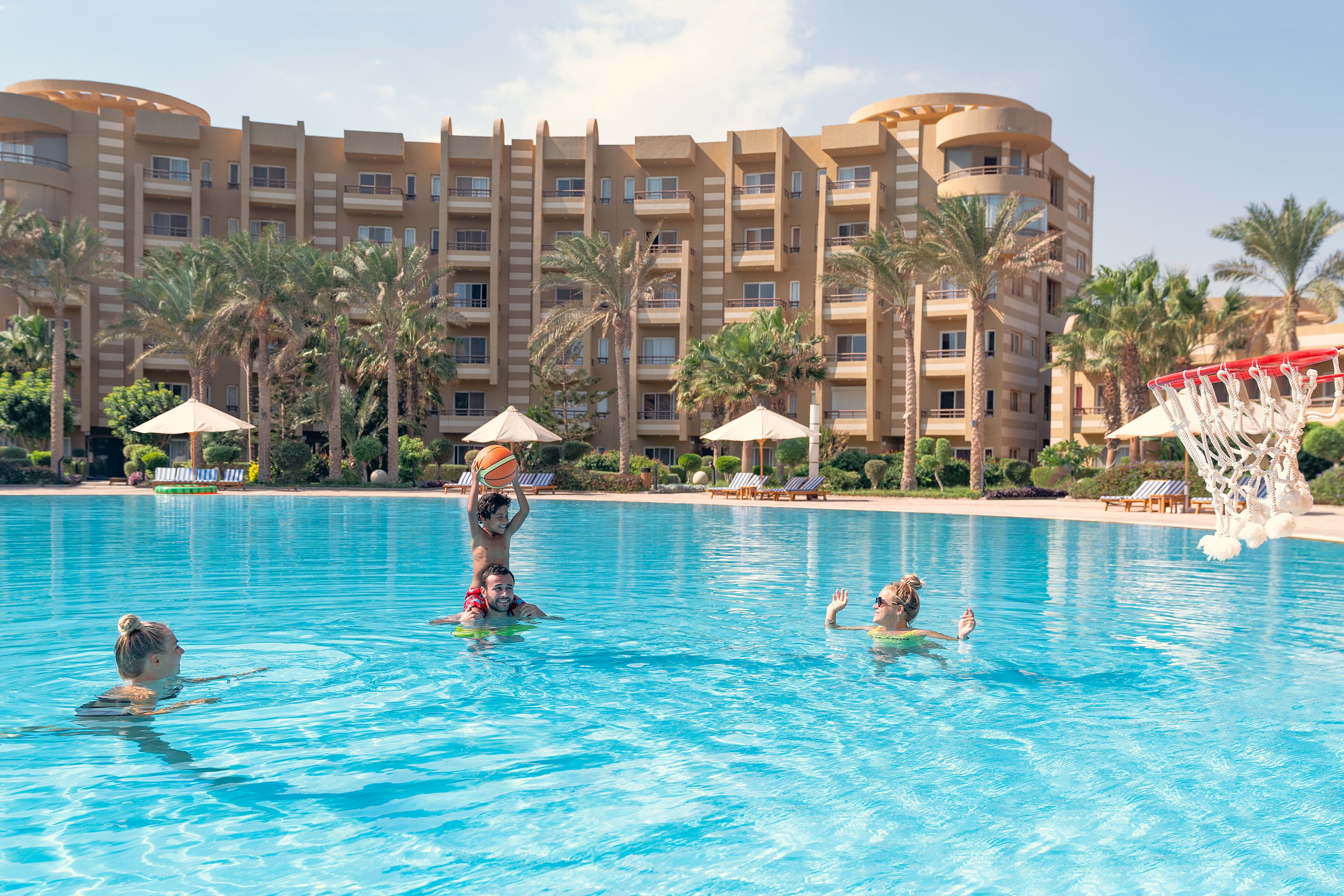 Piscina coperta, 2 piscine all'aperto