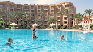 Piscina coperta, 2 piscine all'aperto