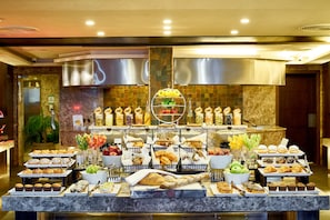 Free daily buffet breakfast