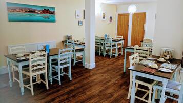 Free daily cooked-to-order breakfast