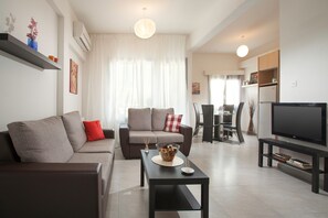 Flat-screen TV - Myrtiana Apartments (Strovolos)