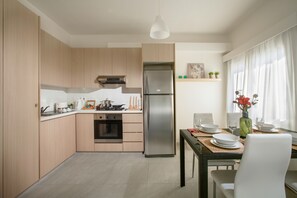 Full-sized fridge, microwave, oven, stovetop - Myrtiana Apartments (Strovolos)