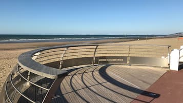 In Strandnähe, weißer Sandstrand