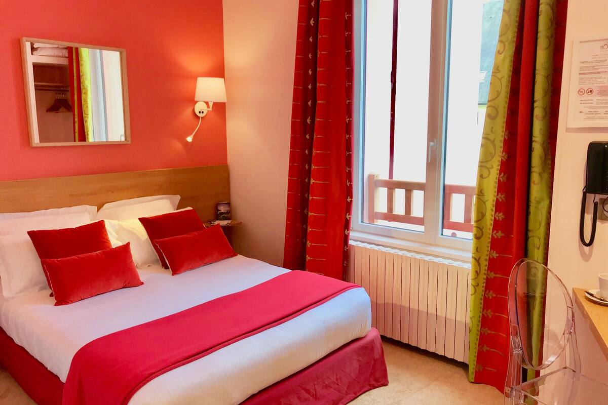 Chambre Double Standard, 1 lit double, côté cour intérieure | Premium bedding, pillowtop beds, in-room safe, desk