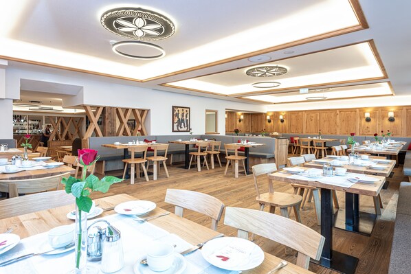 Lunch and dinner served, local and international cuisine