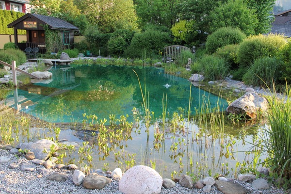Piscina stagionale all'aperto, una piscina naturale