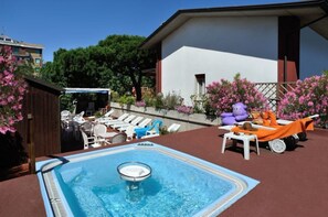 Outdoor pool - Hotel Plaza (Cesenatico)