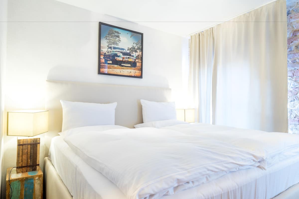 1 bedroom, blackout curtains, free WiFi, bed sheets