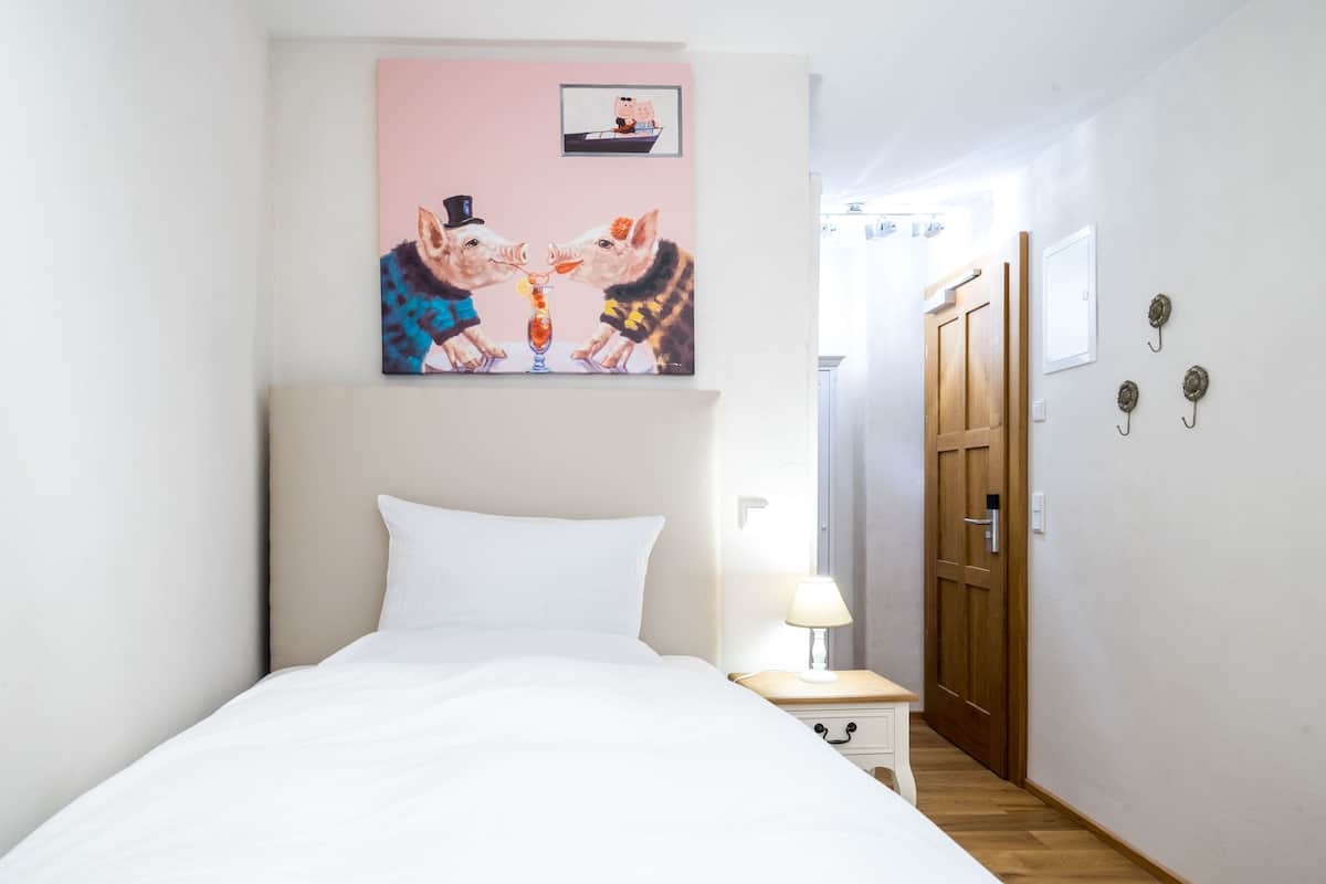 1 bedroom, blackout curtains, free WiFi, bed sheets