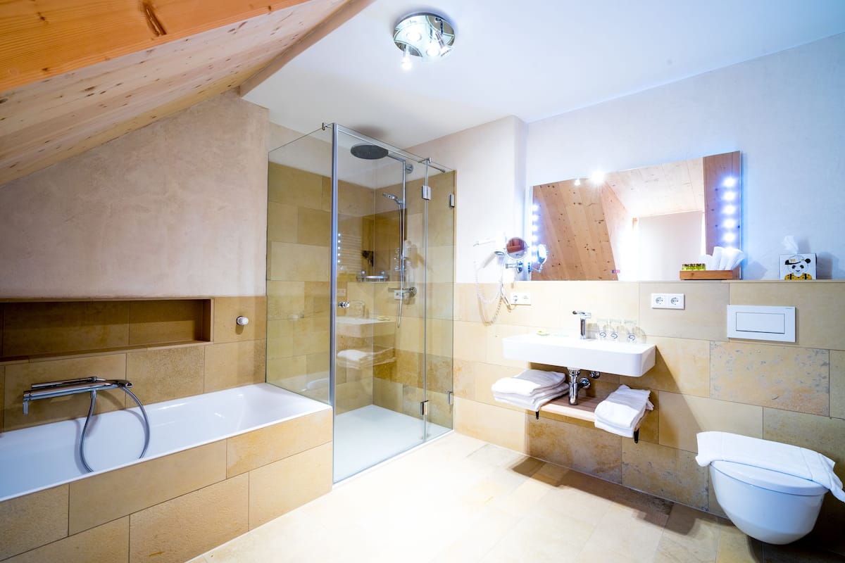 design studio suite | bathroom | shower, hair dryer, towels, soap