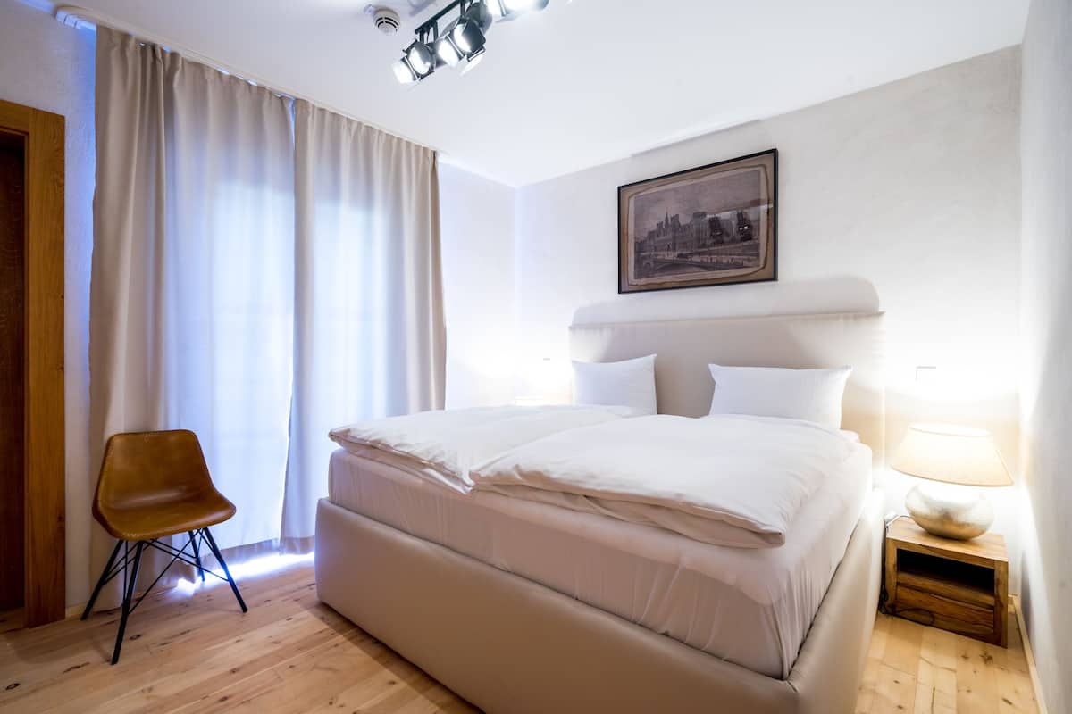 1 bedroom, blackout curtains, free WiFi, bed sheets