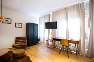 Habitación Confort | Cortinas opacas, wifi gratis, ropa de cama