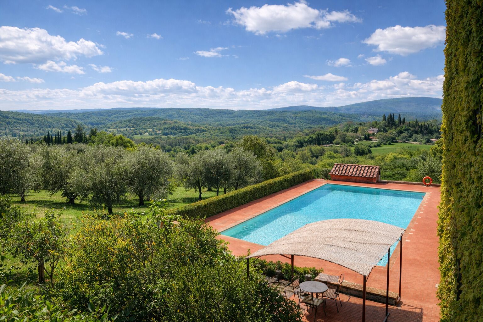 Piscine extérieure (ouverte en saison)