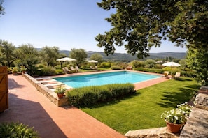 Seasonal outdoor pool - Fattoria Lornano Winery (Monteriggioni)