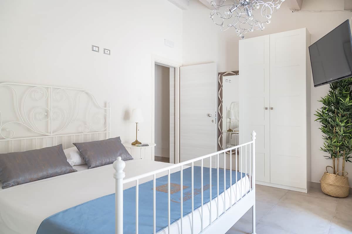 Monolocale Deluxe (Casa Siciliana 11) | 1 camera, ferro/asse da stiro, Wi-Fi gratuito