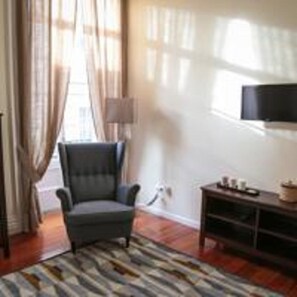 Basic Double Room, 1 Bedroom, City View | Living area - Casa da Matriz (Ponta Delgada)