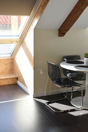 واي فاي مجانًا وملاءات أسرّة