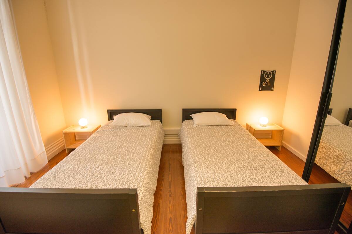 Free WiFi, bed sheets