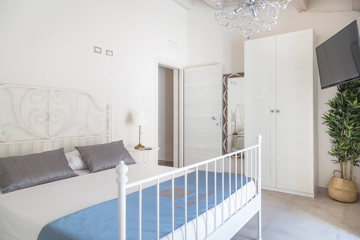 Premium-Doppelzimmer (Casa Siciliana 9 ) | Schreibtisch, Bügeleisen/Bügelbrett, kostenloses WLAN