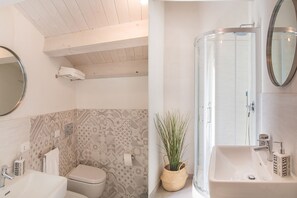 Premium-Doppelzimmer (Casa Siciliana 9 ) | Badezimmer | Dusche, kostenlose Toilettenartikel, Haartrockner, Handtücher