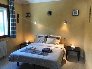 Standard dubbelrum - privat badrum | Strykjärn/strykbräda, gratis wi-fi och sängkläder