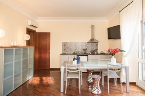 Departamento de lujo | Cocina privada | Refrigerador y cafetera y tetera