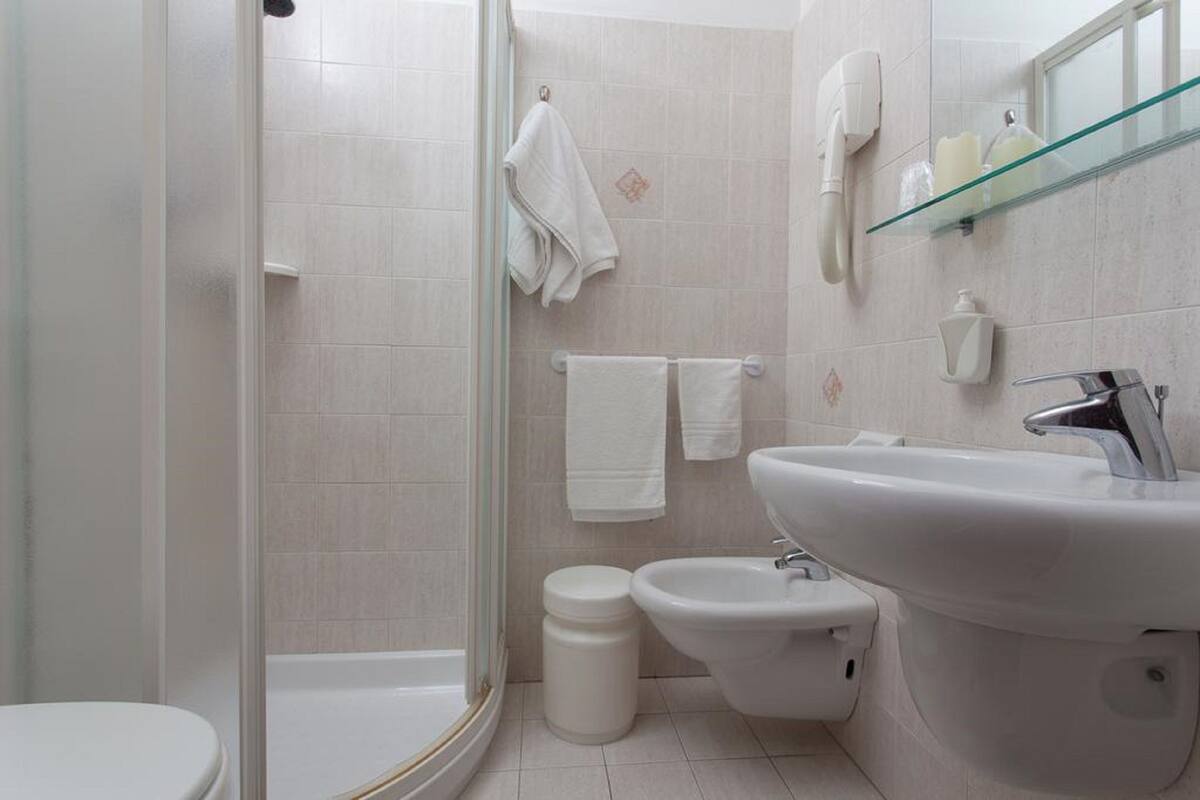 Shower, towels