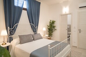 Comfort Double Room (Casa Siciliana 15) | Iron/ironing board, free WiFi - Casa Siciliana da 12 a 15 (Noto)