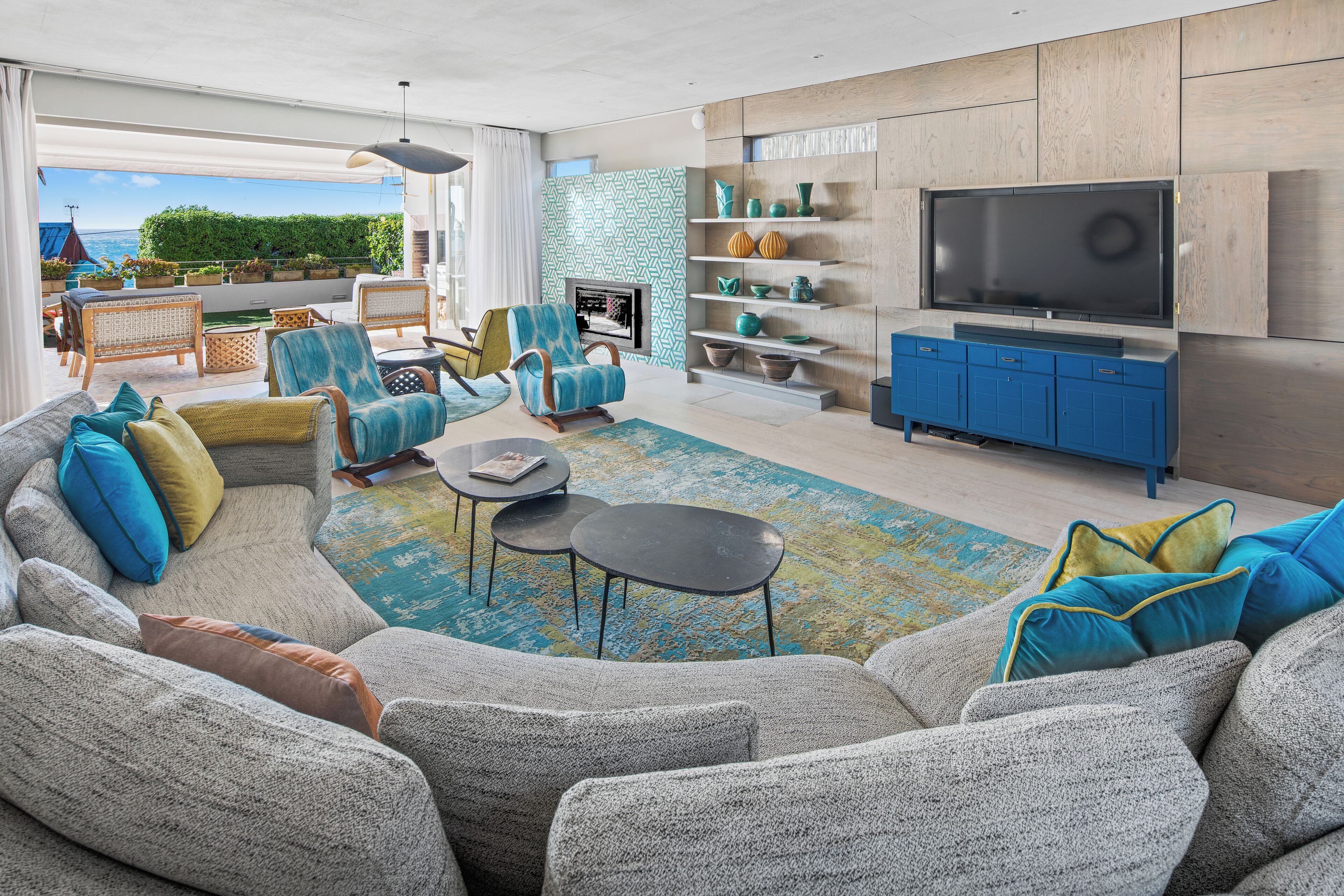 Apartamento luxo, 5 quartos | Sala de estar | Smart TV 42 cm com canais digitais, TV, Netflix