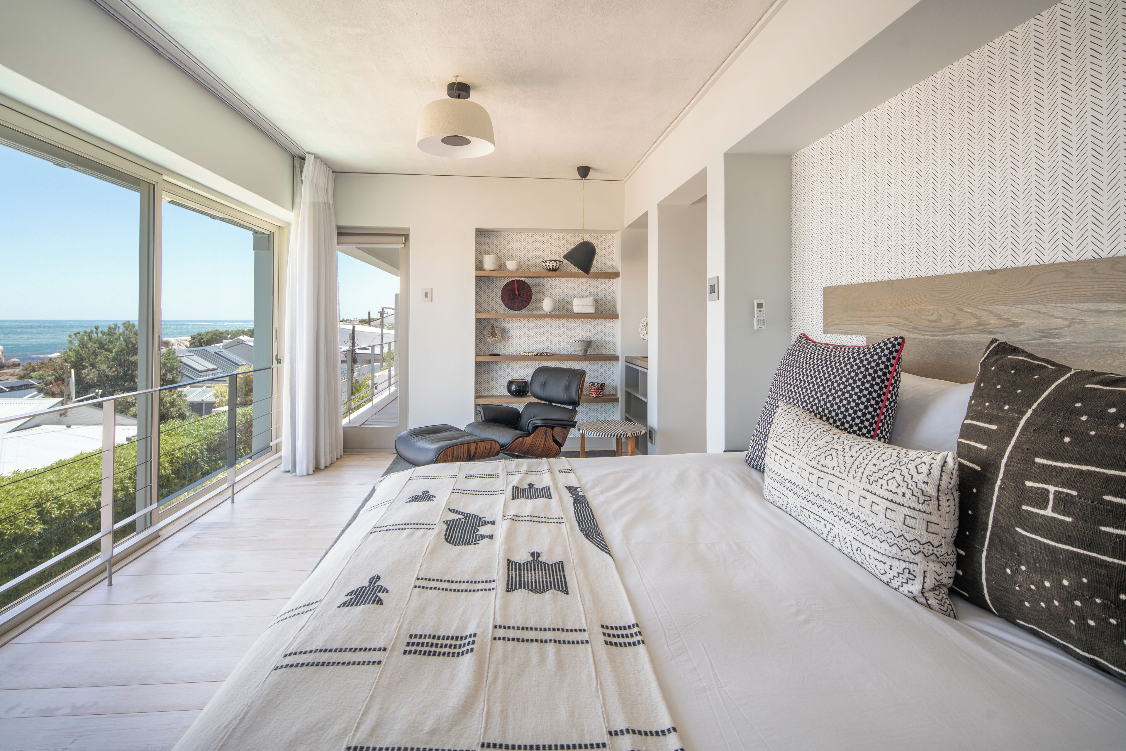 Apartamento luxo, 5 quartos | 5 quartos, roupas de cama premium, cofres nos quartos